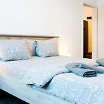 Thome White Flat Smart Budget Lägenhet