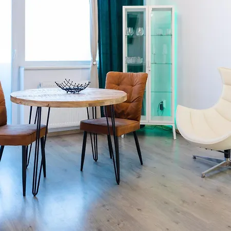 Thome White Flat Apartment *