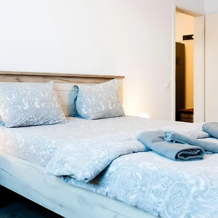 Thome White Flat Smart Budget Apartament