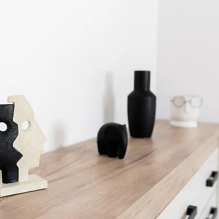 Daire Thome White Flat Smart Budget *