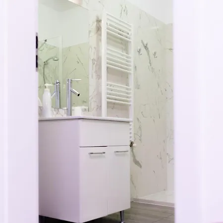 Thome White Flat Κλουζ-Ναπόκα