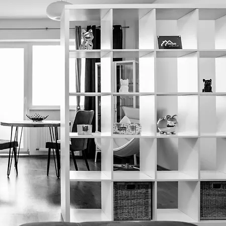 Thome White Flat Smart Budget