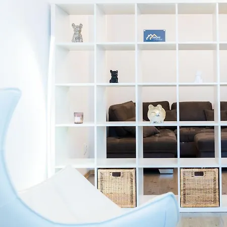 Thome White Flat Apartment *