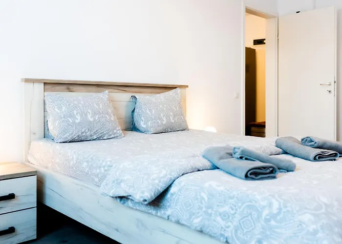 Thome White Flat Smart Budget Daire